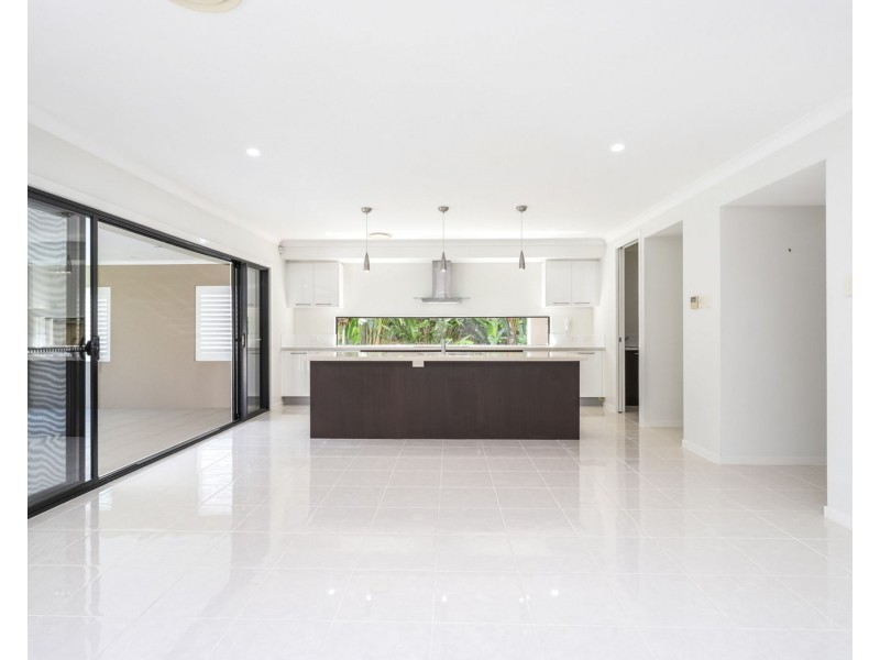 4 Whitehaven Way, Pelican Waters QLD 4551