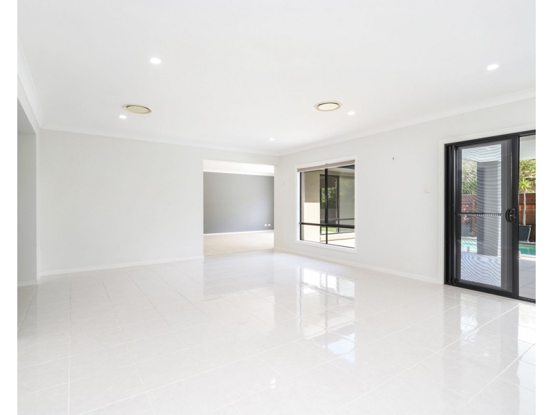 4 Whitehaven Way, Pelican Waters QLD 4551