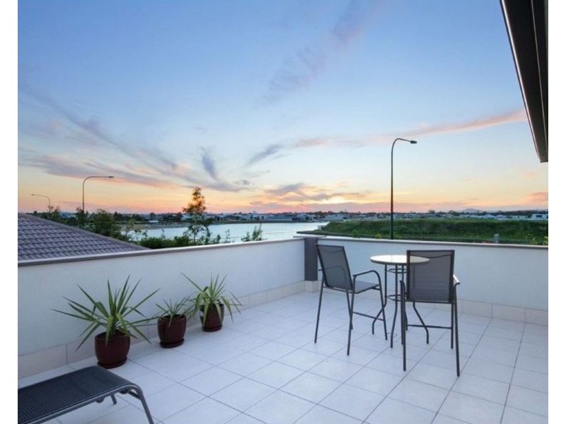4 Whitehaven Way, Pelican Waters QLD 4551
