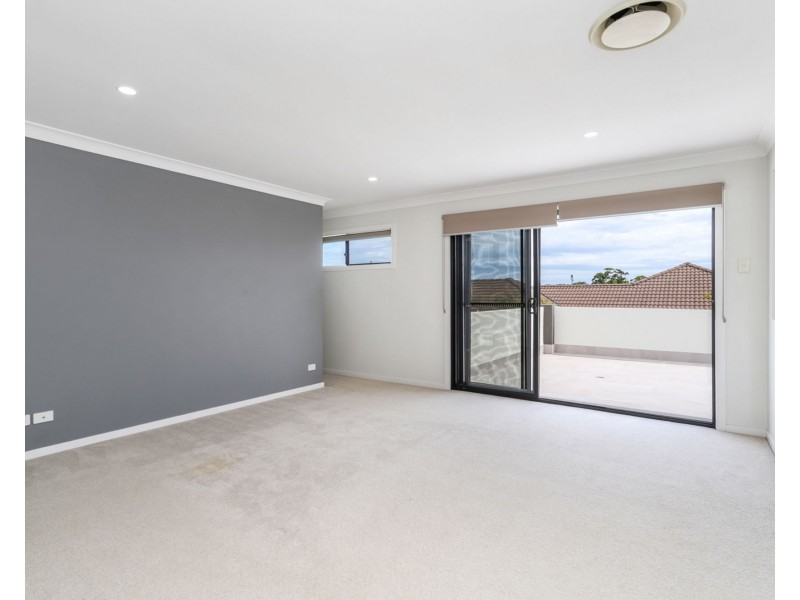 4 Whitehaven Way, Pelican Waters QLD 4551