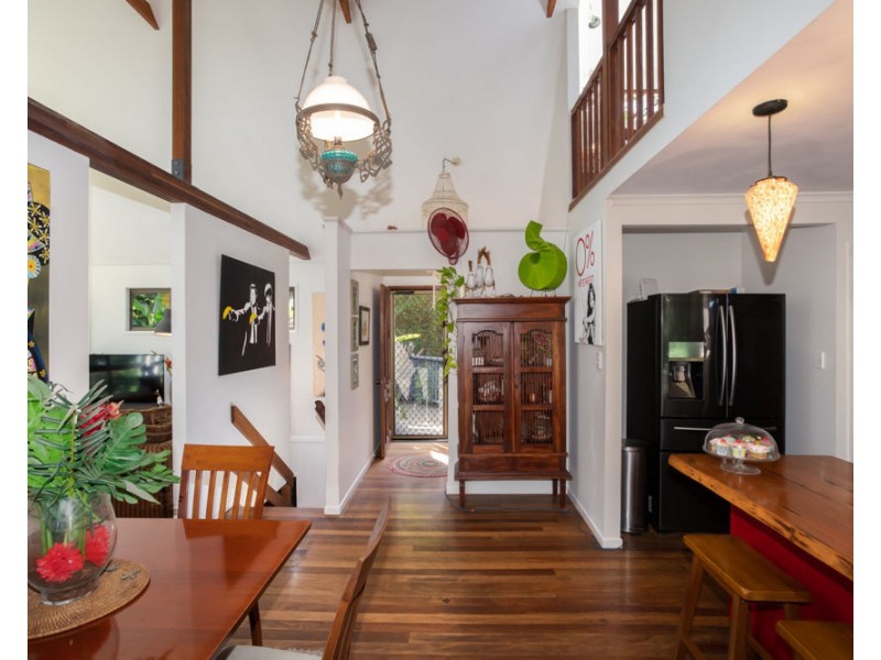 98 Towen Mount Road, Towen Mountain QLD 4560