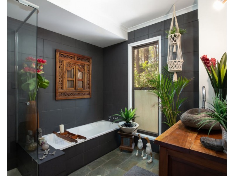 98 Towen Mount Road, Towen Mountain QLD 4560