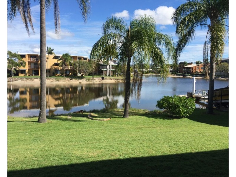 1/11 Goonawarra Drive, Mooloolaba QLD 4557
