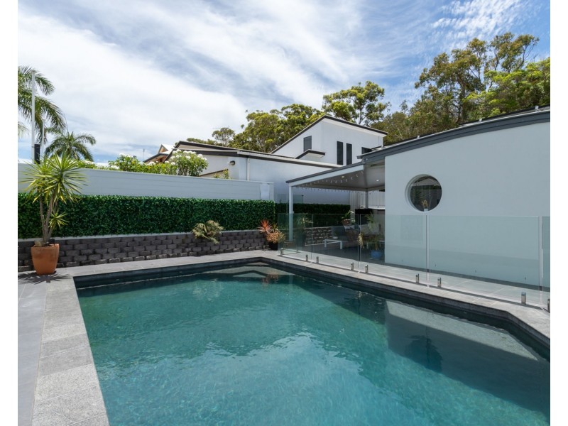 17 Admiralty Drive, Alexandra Headland QLD 4572