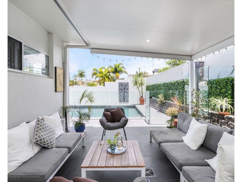 17 Admiralty Drive, Alexandra Headland QLD 4572