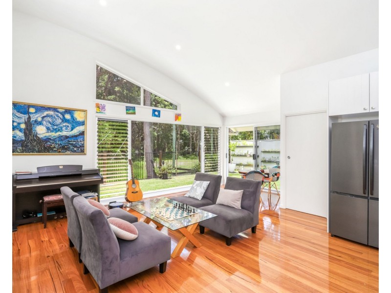 17 Admiralty Drive, Alexandra Headland QLD 4572