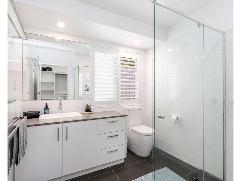 17 Admiralty Drive, Alexandra Headland QLD 4572