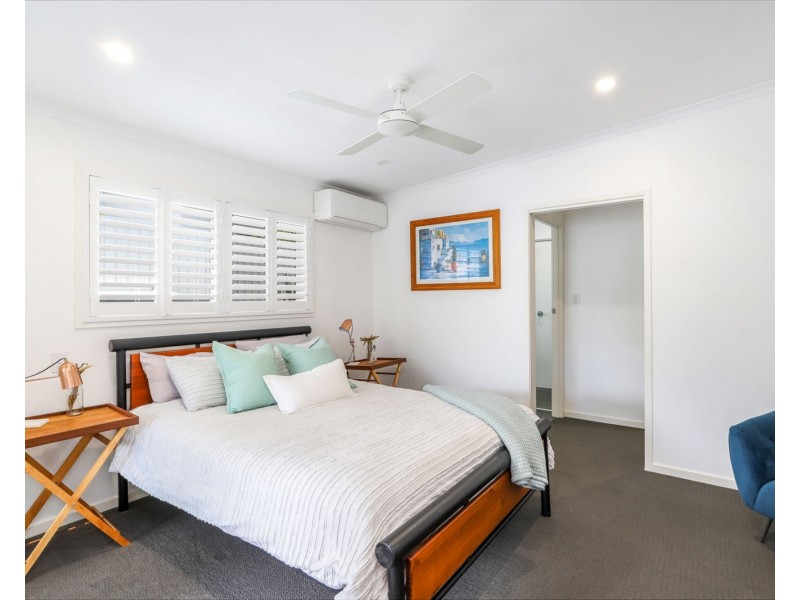 17 Admiralty Drive, Alexandra Headland QLD 4572