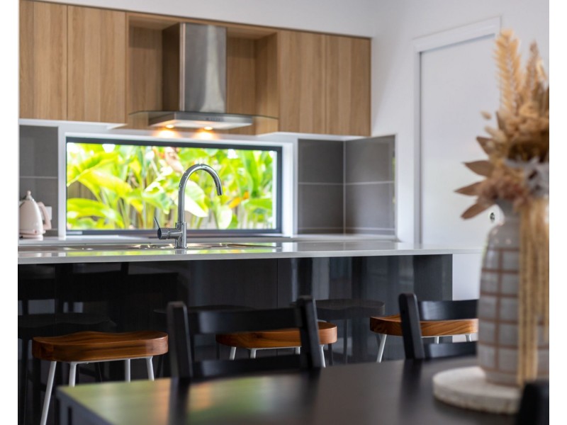 37 Maddock Avenue, Mooloolah Valley QLD 4553