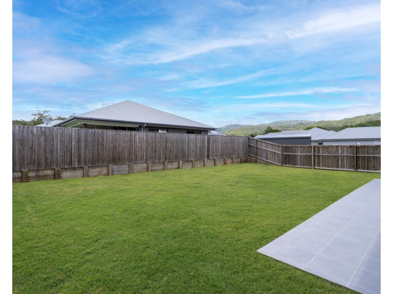 37 Maddock Avenue, Mooloolah Valley QLD 4553