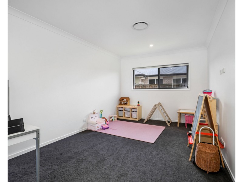 37 Maddock Avenue, Mooloolah Valley QLD 4553