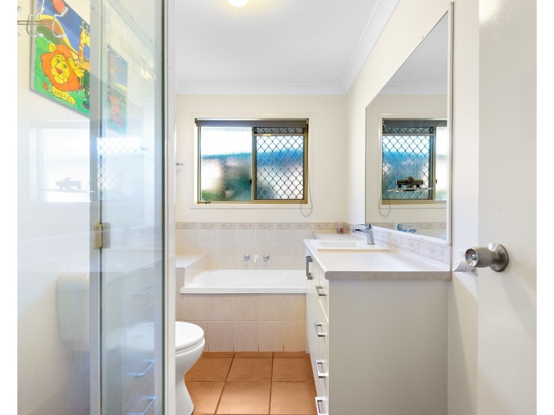 35 Bernheid Crescent, Sippy Downs QLD 4556