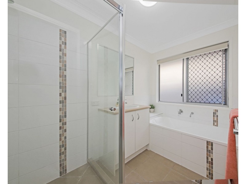 24 Forest View Way, Little Mountain QLD 4551
