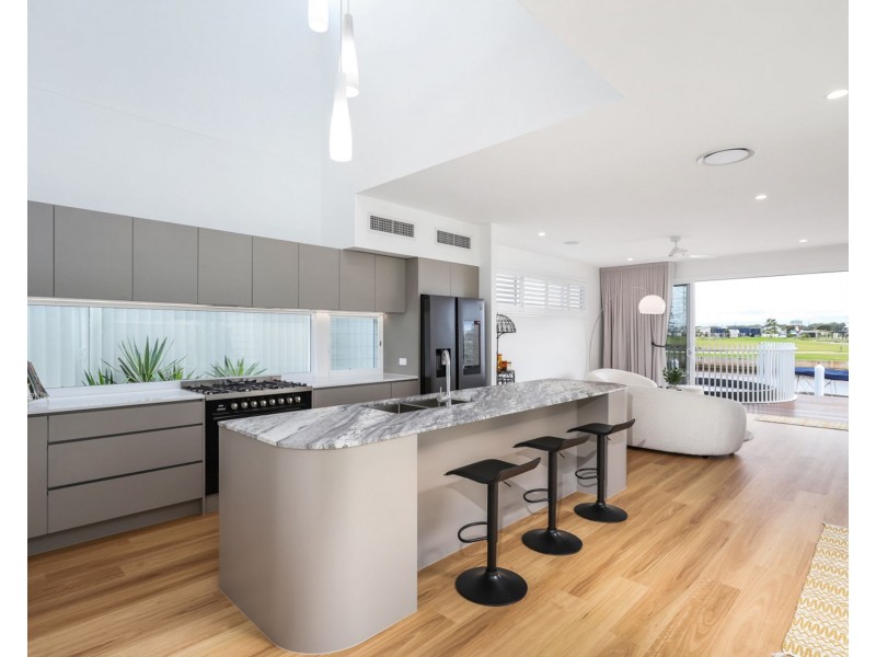 76 Marina View Drive, Pelican Waters QLD 4551