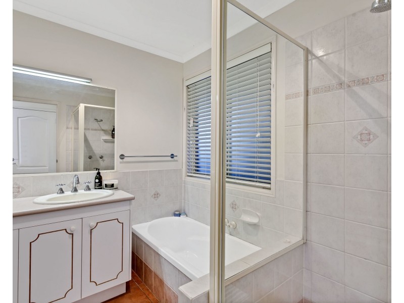 4 Regal Place, Aroona QLD 4551
