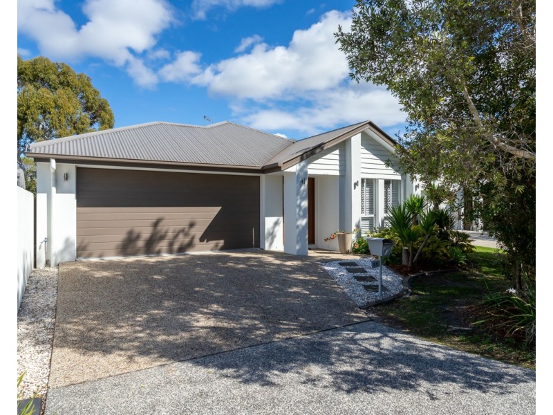 25 Macintyre Crescent, Pelican Waters QLD 4551