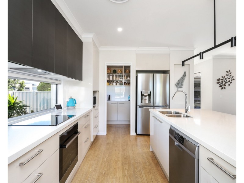 19 Sydney Avenue, Pelican Waters QLD 4551