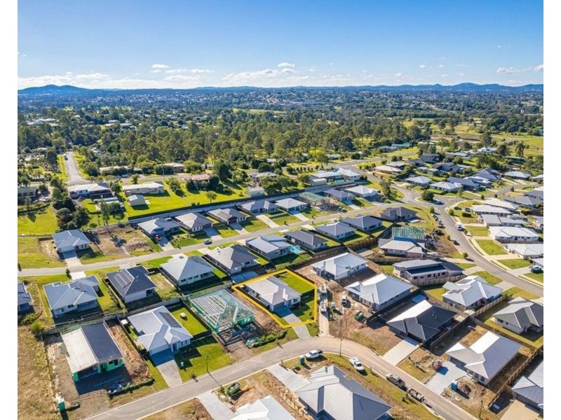 12 Balmoral Crescent, Southside QLD 4570