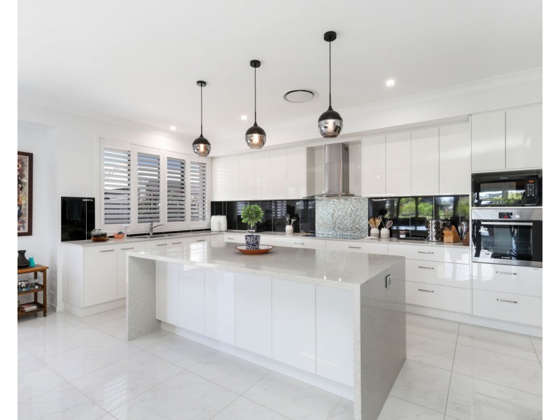 35 Marina View Drive, Pelican Waters QLD 4551