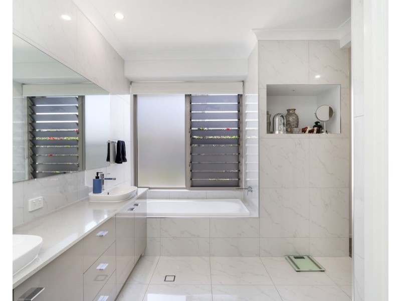 35 Marina View Drive, Pelican Waters QLD 4551