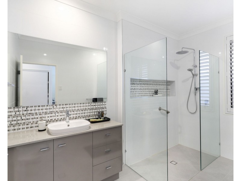 35 Marina View Drive, Pelican Waters QLD 4551