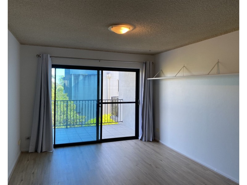 4/10-12 Buderim Avenue, Alexandra Headland QLD 4572