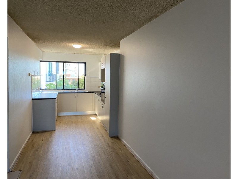 4/10-12 Buderim Avenue, Alexandra Headland QLD 4572