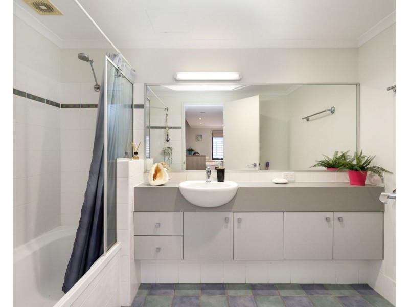 9/82-86 Mein Street, Scarborough QLD 4020