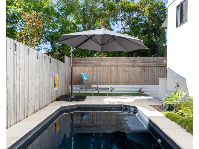 2/17 Minchinton Street, Caloundra QLD 4551