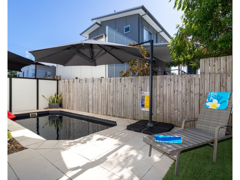 2/17 Minchinton Street, Caloundra QLD 4551