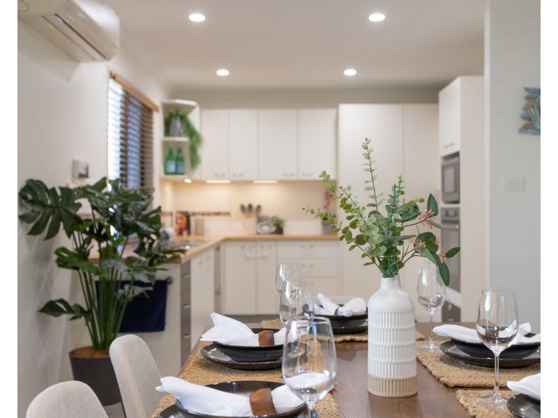 2/17 Minchinton Street, Caloundra QLD 4551