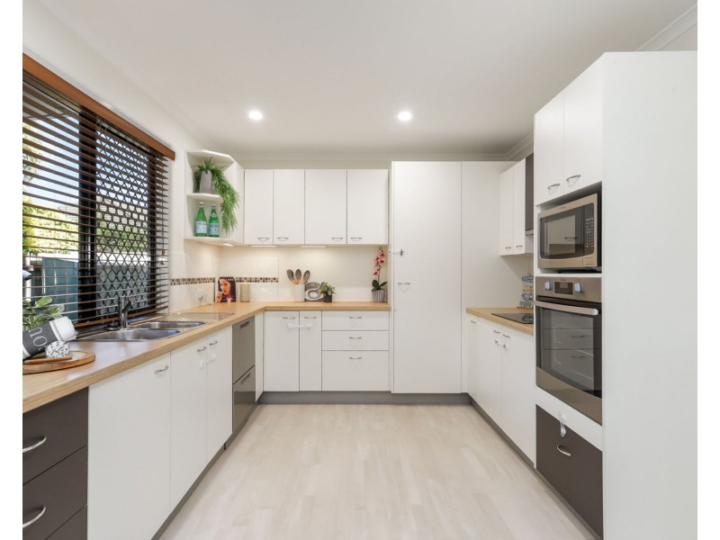 2/17 Minchinton Street, Caloundra QLD 4551