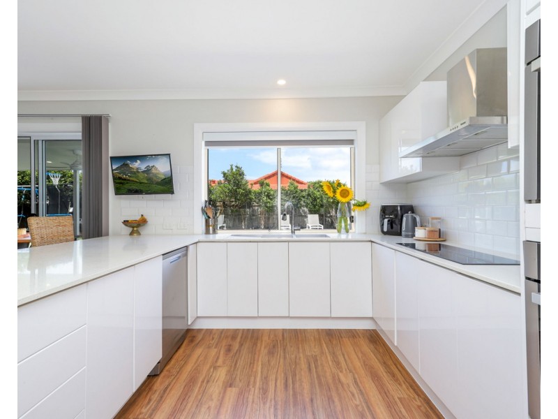 4 Firefly Street, Pelican Waters QLD 4551