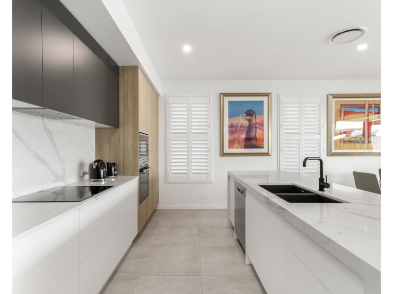 98 Marina View Drive, Pelican Waters QLD 4551