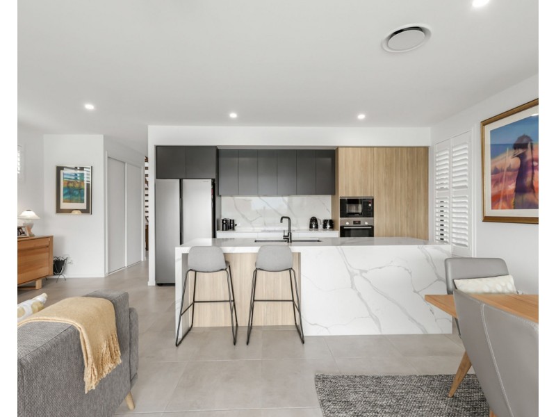 98 Marina View Drive, Pelican Waters QLD 4551
