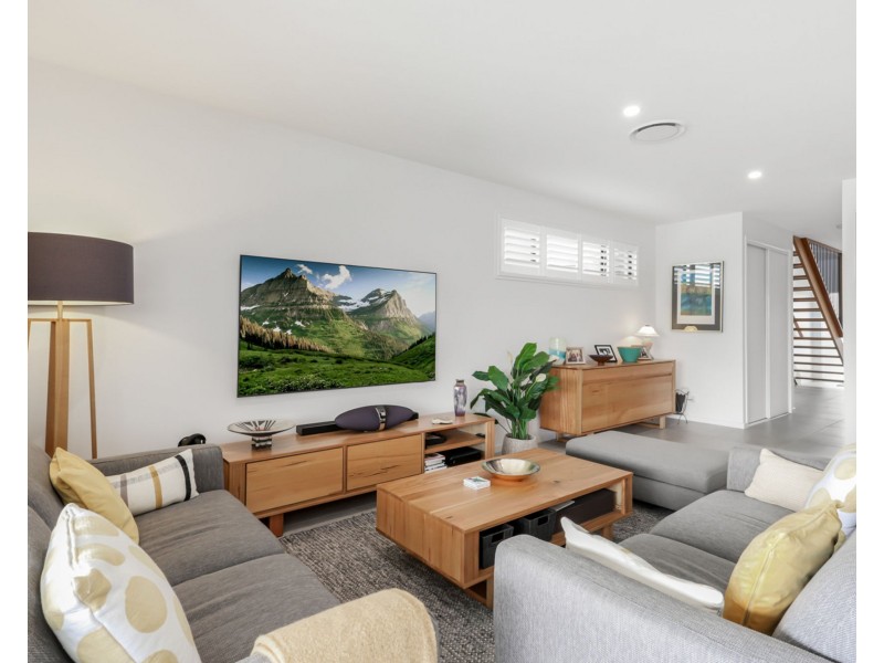 98 Marina View Drive, Pelican Waters QLD 4551