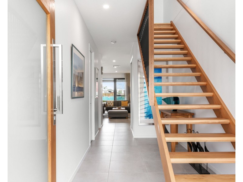 98 Marina View Drive, Pelican Waters QLD 4551