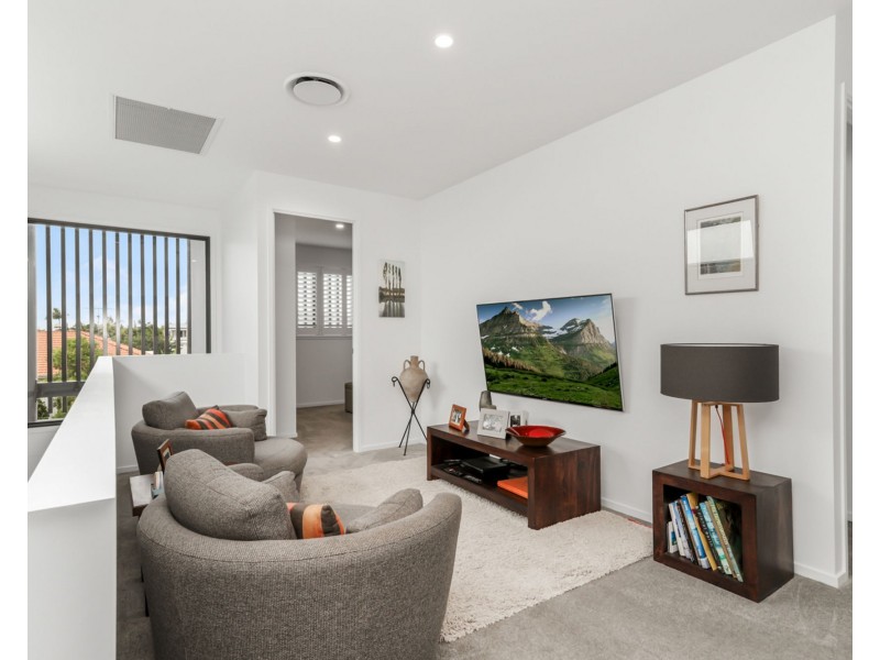 98 Marina View Drive, Pelican Waters QLD 4551