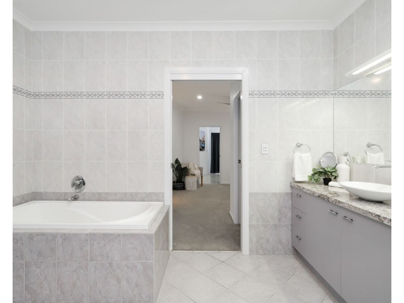 6/1 Raptor Place, Pelican Waters QLD 4551