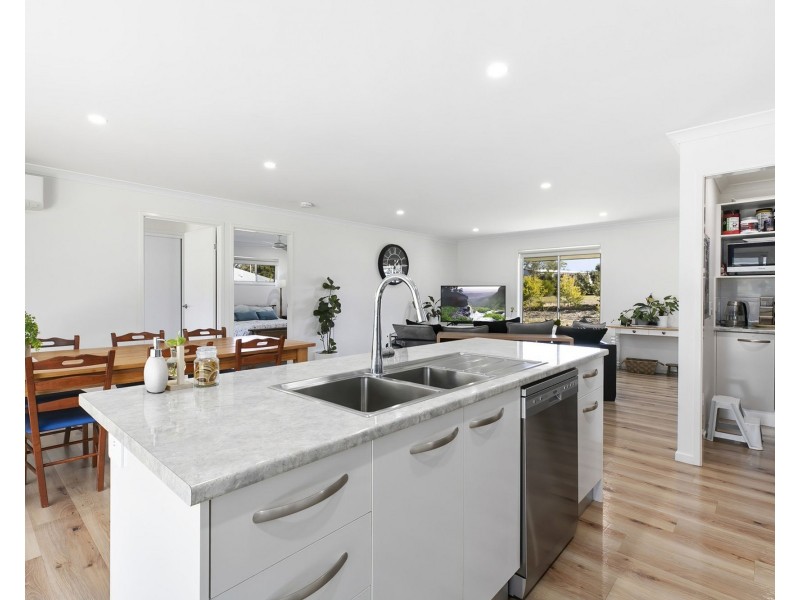 149 Lawson Road, Jones Hill QLD 4570