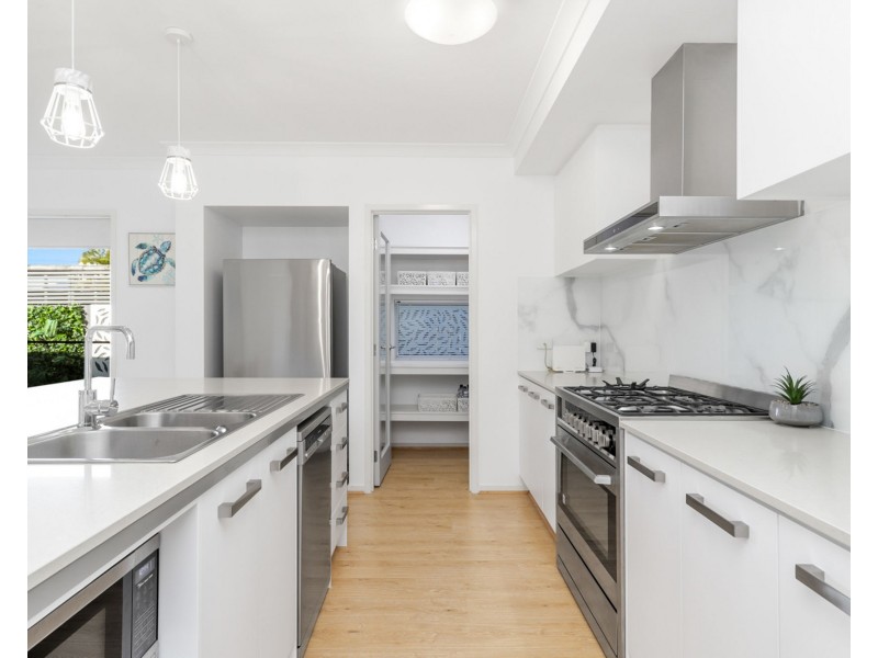 17 Amber Drive, Caloundra West QLD 4551