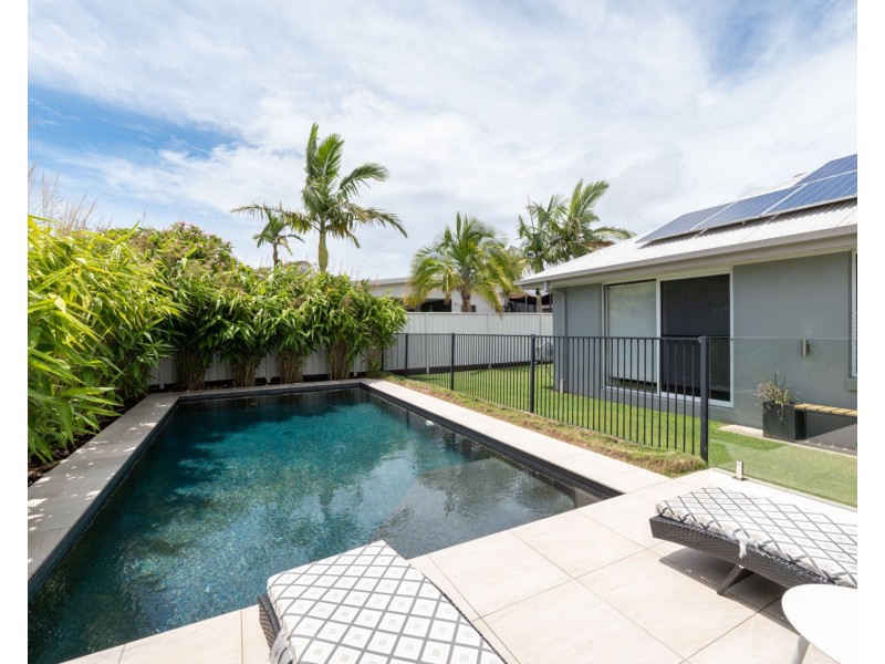 17 Sovereign Circuit, Pelican Waters QLD 4551