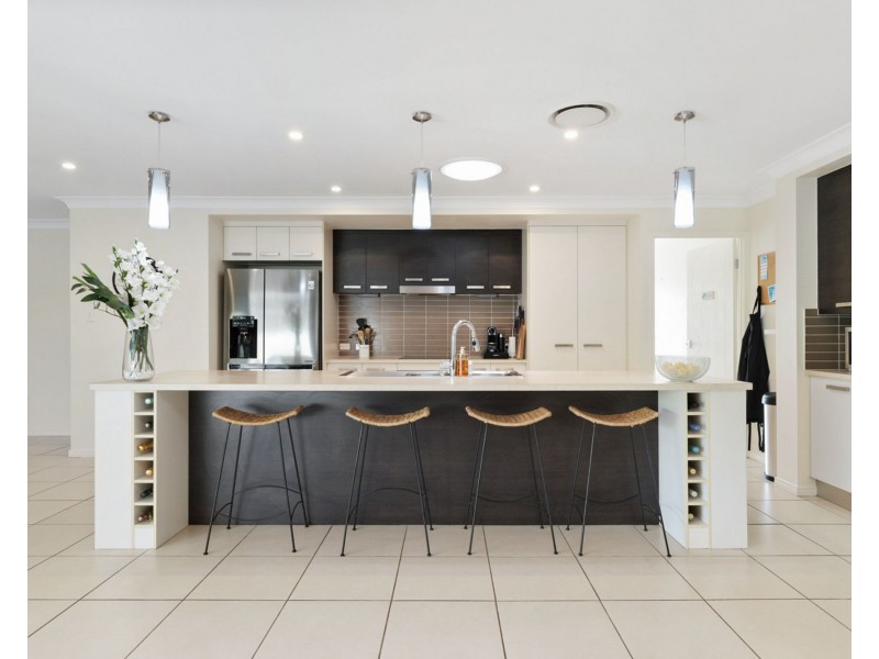 17 Sovereign Circuit, Pelican Waters QLD 4551