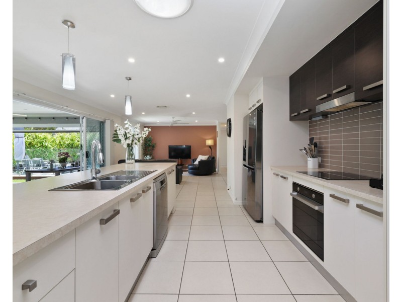 17 Sovereign Circuit, Pelican Waters QLD 4551