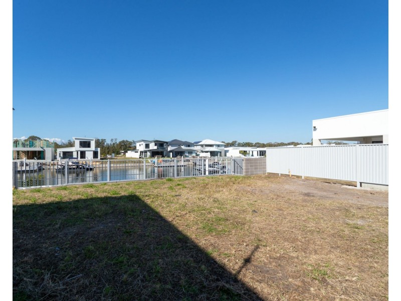 4 Seamount Court, Pelican Waters QLD 4551