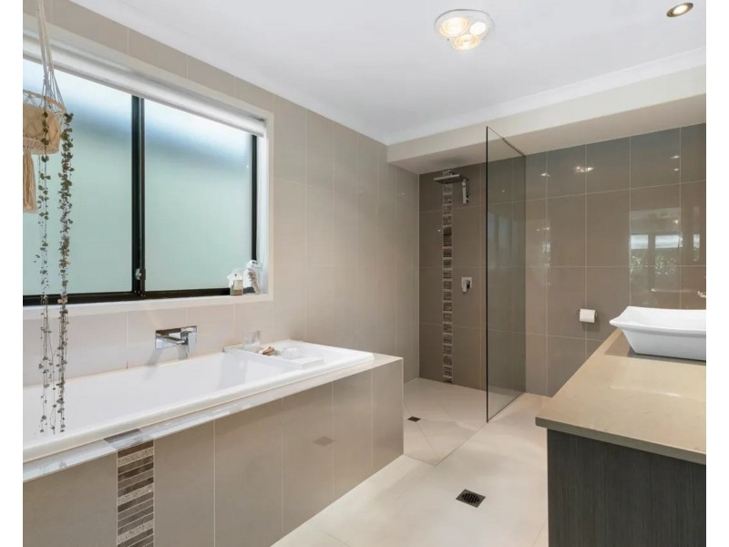 17 Mountain Ash Drive, Mountain Creek QLD 4557