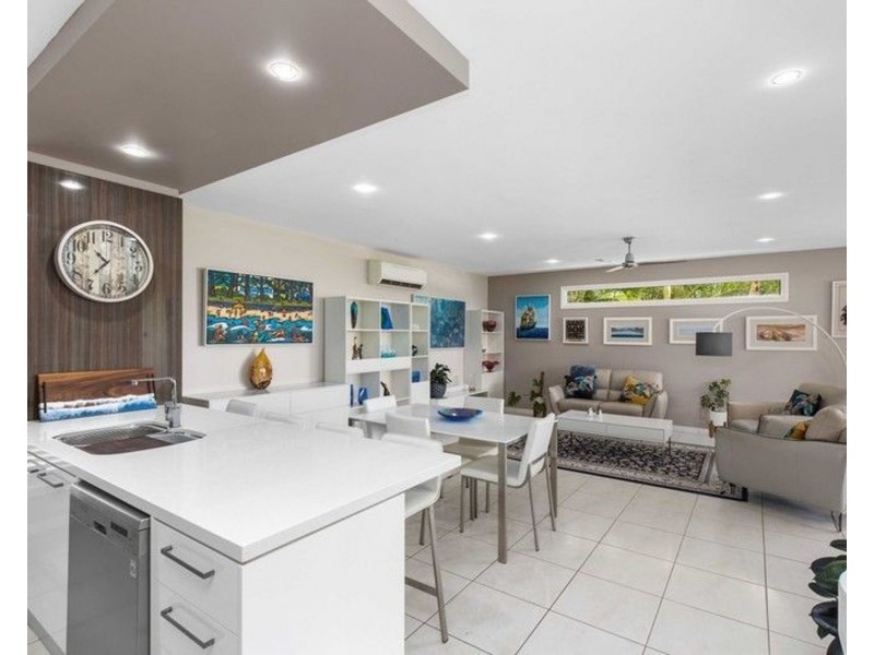 17 Foreshore Court, Dicky Beach QLD 4551