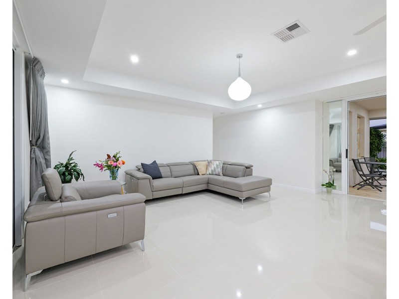 13 Francis Court, Pelican Waters QLD 4551