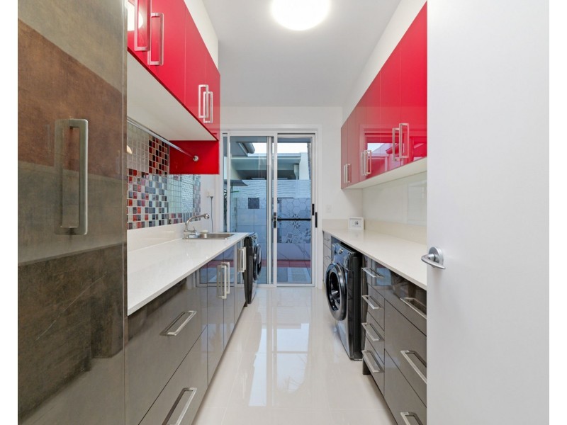 13 Francis Court, Pelican Waters QLD 4551