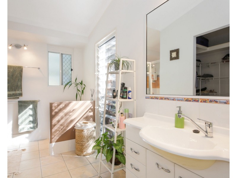 1 Whipbird Place, Glenview QLD 4553